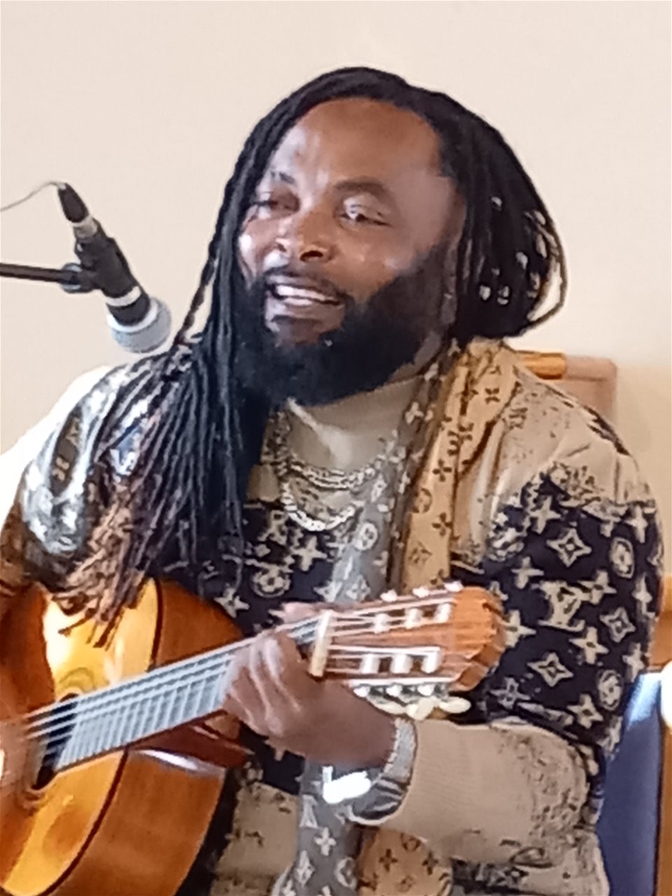 Temagudstjeneste: 'DET UNIKE MENNESKET!' Ivar Granum taler. Sang av Dominique Essono. Musikk ved Egil Granum. Hjørne for barna. Kirkekaffe